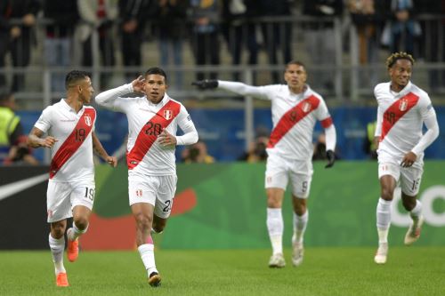 El país celebra goleada de Perú  3-0 a Chile y su pase a la final con Brasil