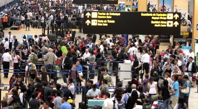 Defensoría revela que a peruanos retornantes se les dificulta reinsertarse al país