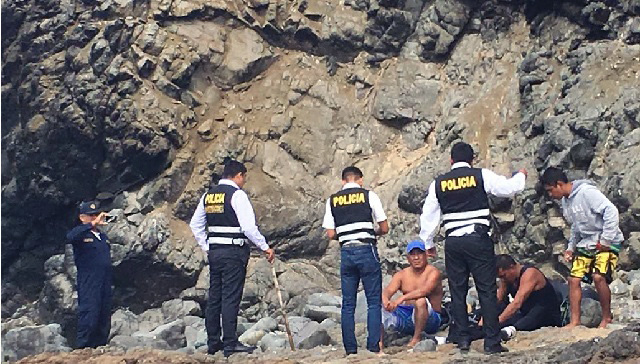 Detienen a tres sujetos realizando pesca ilegal con explosivos en playa de Huarmey