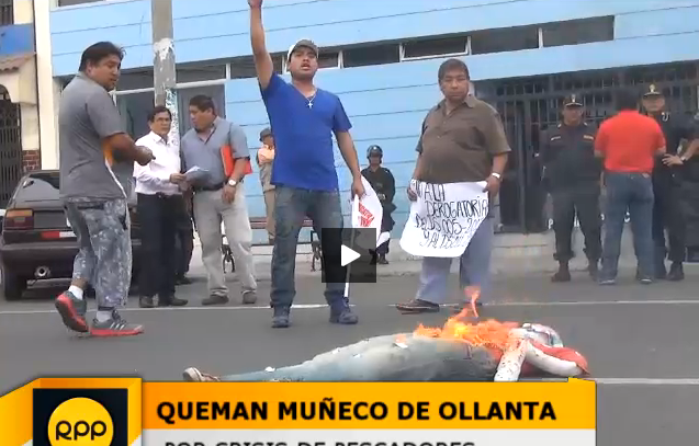 Pescadores protestan y queman muñeco del presidente Humala