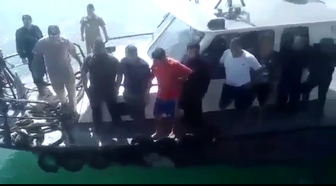 Nueve pescadores se salvan de morir de naufragio frente a las costas de Pisco