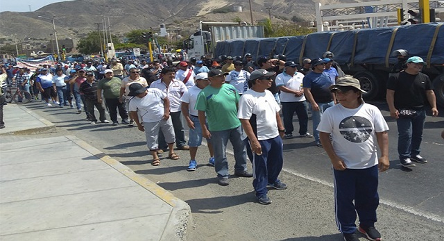 Trabajadores pesqueros de Chimbote se oponen a abusiva alza de derechos de pesca propuesto por Produce
