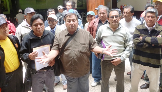 Pescadores burlados porque Freddy Otárola no llegó a Chimbote