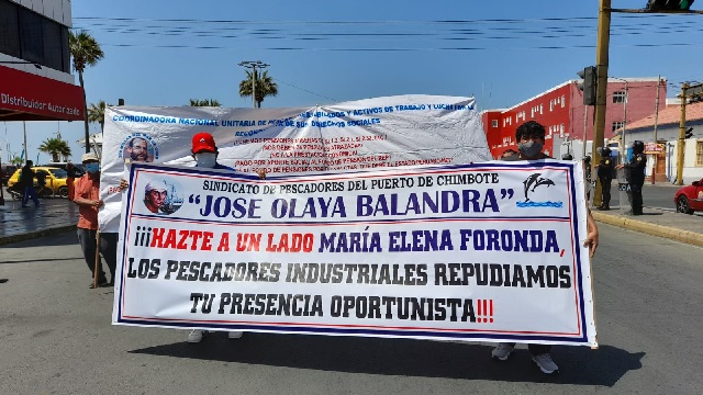 Pescadores en las calles de Chimbote para reclamar audiencia con presidente Castillo