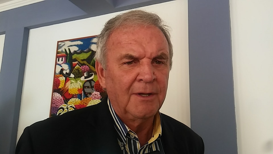 Empresario pesquero alista embarcación que paseará a San Pedrito por la bahía chimbotana