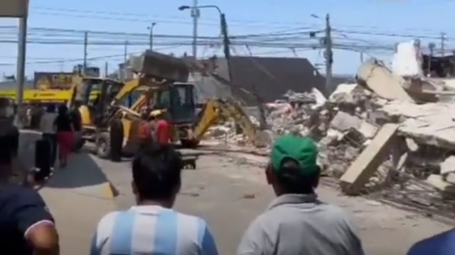 Chimbote: maquinaria pesada derriba postes y deja sin alumbrado público a vecinos de San Juan