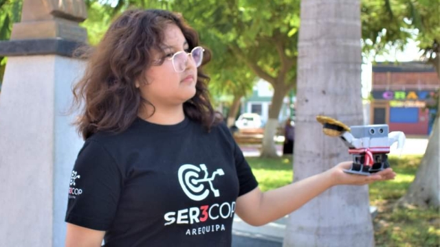 Adolescente santeña logra segundo lugar en concurso mundial de robótica