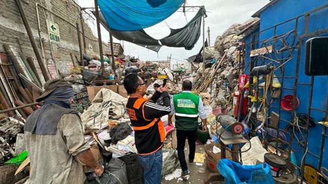 Nuevo Chimbote: clausuran chatarrería informal por peligro de incendio