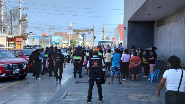 Comerciantes informales intentaron invadir jirón Tumbes pero fueron desalojados