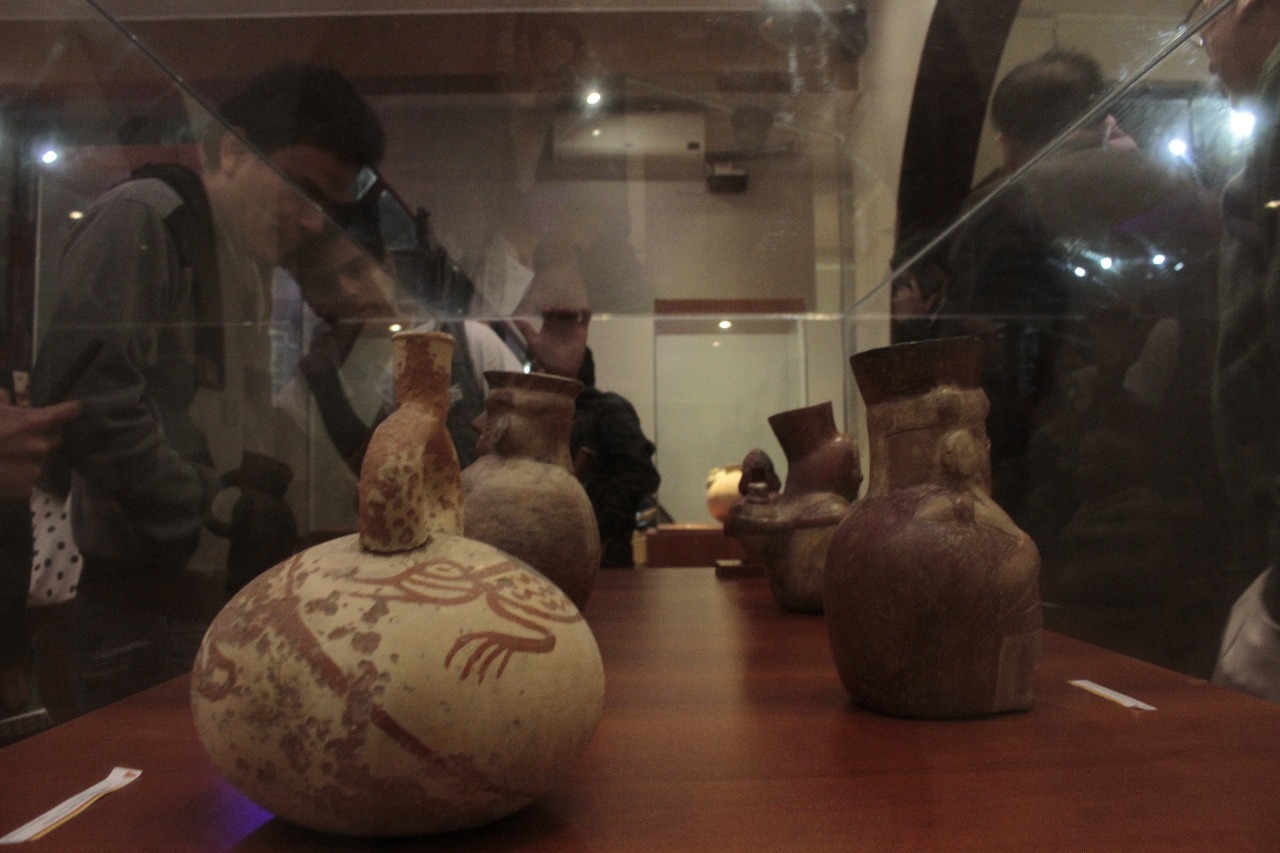 Chimbote: piezas arqueológicas recuperadas son exhibidas en la sala de arte de la municipalidad