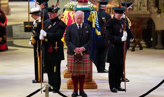 Capilla ardiente en Edimburgo para despedir a Isabel II de Escocia 