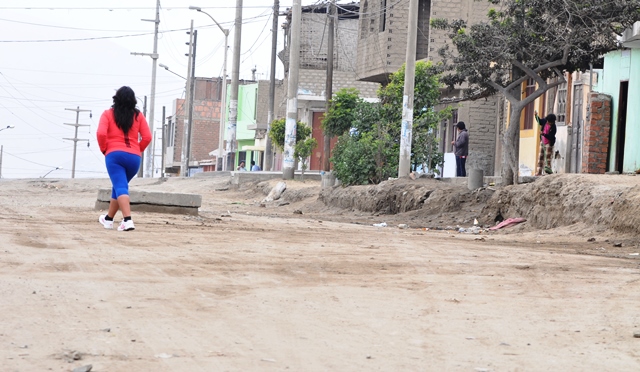 Abandonan construcción de pistas y veredas en “La Esperanza Alta” 