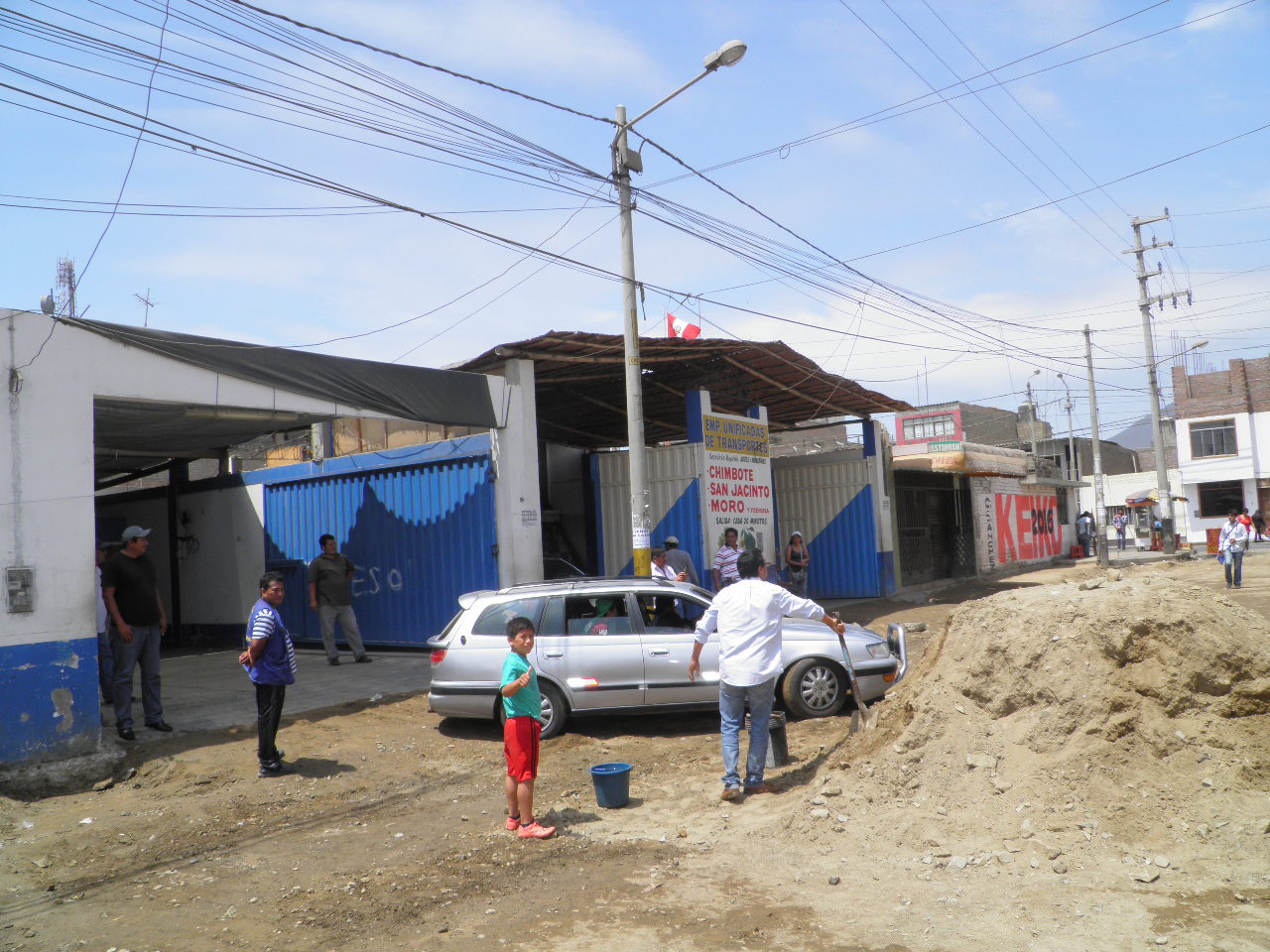 Chimbote: Vecinos del jirón Leoncio Prado fastidiados por obra paralizada
