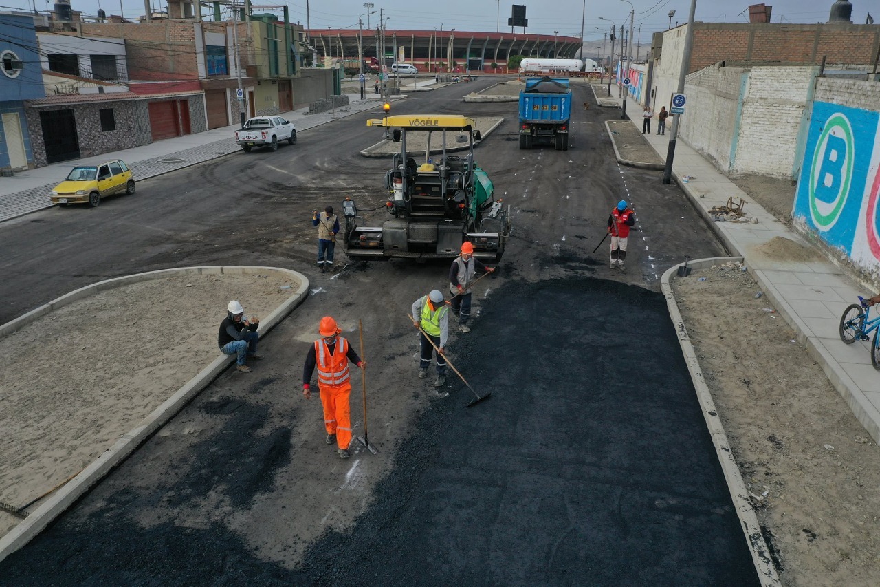 Chimbote: alcalde supervisa obra de la avenida Brea y Pariñas 