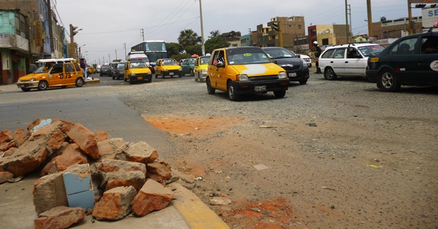 Transportistas evalúan alza de pasaje por mal estado de pistas