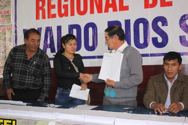 Comité de Revocatoria contra Waldo Ríos entregó 5 mil planillones en Chimbote