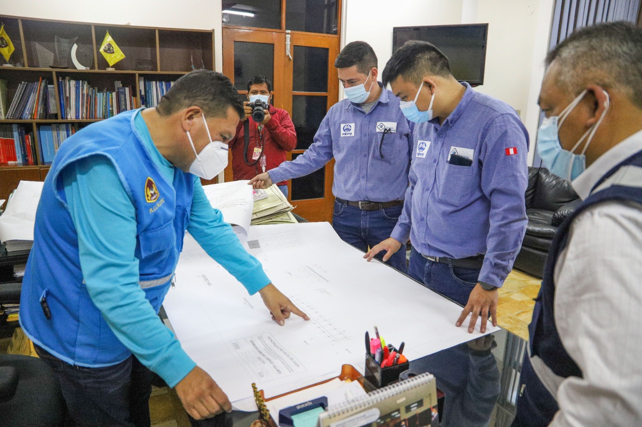 Briceño coordinó con representantes del consorcio de Salud Progreso avances de la construcción de hospital