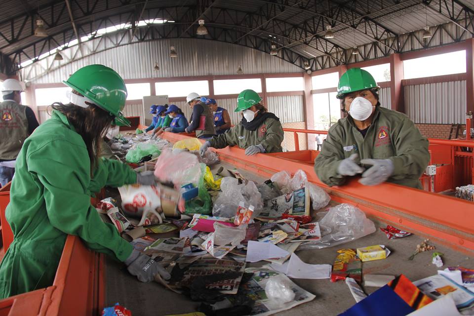 Chimbote: inspeccionan funcionamiento de máquinas de la planta de residuos sólidos 