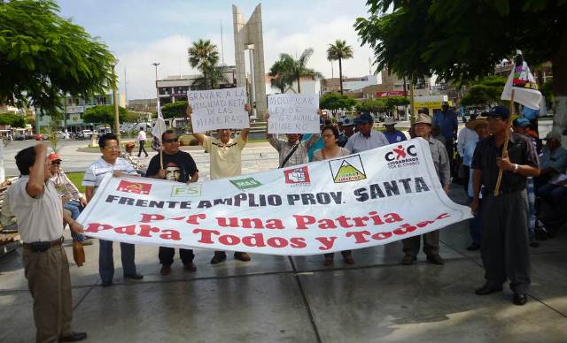 Plantón en Chimbote por derogación de decreto que incrementa sueldo de ministros