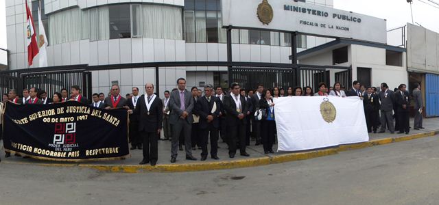 Chimbote: magistrados realizaron plantón y exigen homologación de sus sueldos