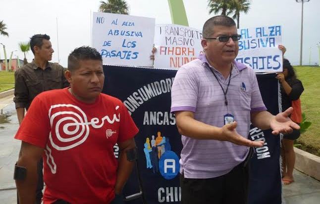 Plantón contra incremento de pasajes y exigiendo transporte masivo