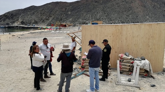 El colmo: Comerciantes invaden playa Caleta Colorada en Nuevo Chimbote