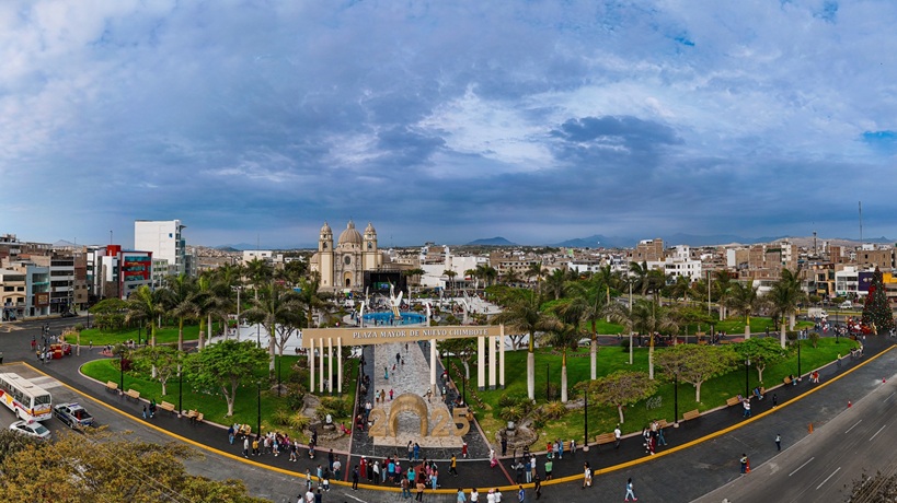 Sureños concurren a disfrutar de la renovada plaza Mayor de Nuevo Chimbote