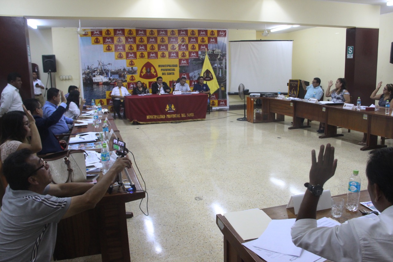 Pleno edil  aprueba compra directa de 10 compactadoras para recojo de basura en Chimbote