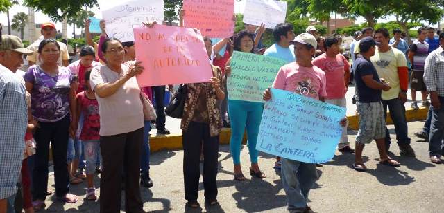 Población exige que se respete concesión a empresa de transporte