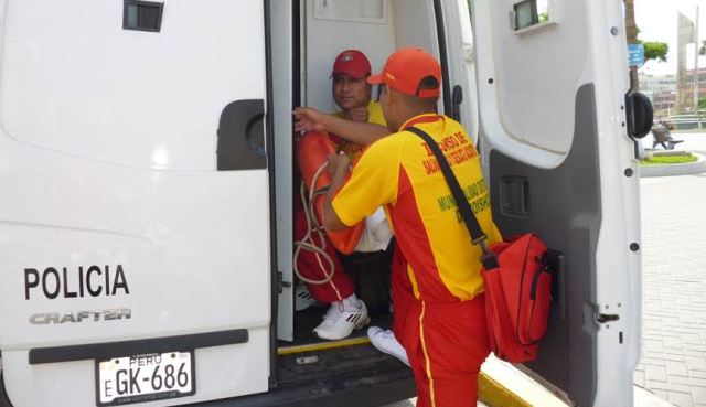  Policía de Salvataje resguarda playas de Chimbote pese a poco equipamiento