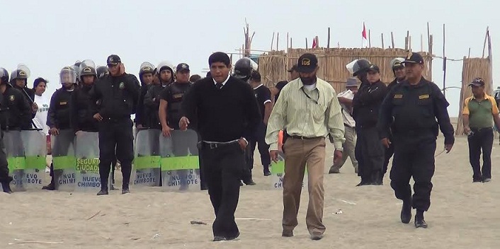  Efectivos policiales desalojan a invasores de terrenos del Proyecto Chinecas  