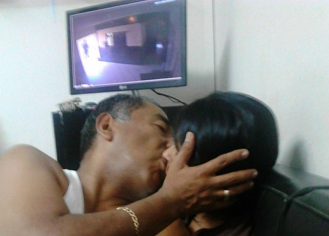 Comandante fotografiado besándose en Comisaría de Chimbote se ha metido en un “gran problema”