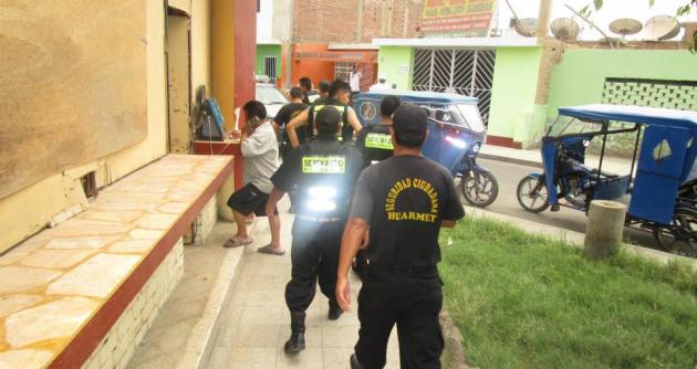 Asaltan a mano armada agente BCP en Huarmey y policías atrapan a uno de los delincuentes