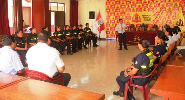 Capacitan a Policías de Turismo y personal de Serenazgo de Chimbote