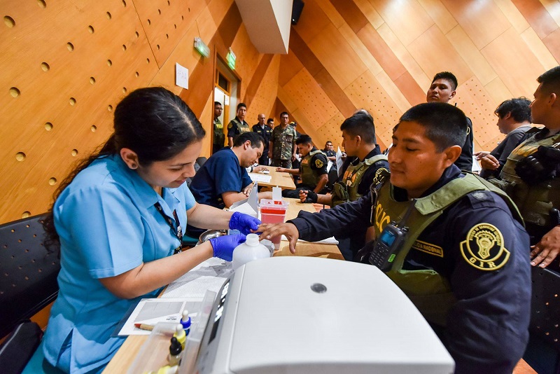 Once policías han fallecido por covid-19 y 1,300 están contagiados