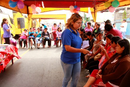 Continúan esperando la atención en el policlínico móvil municipal