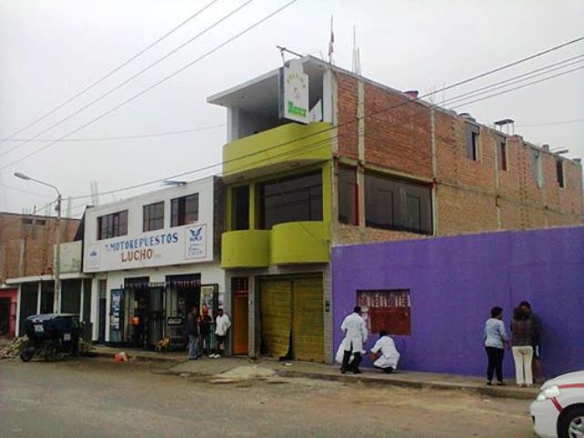 Presuntos extorsionadores  detonan  explosivo en pollería  “Rockys” en Casma