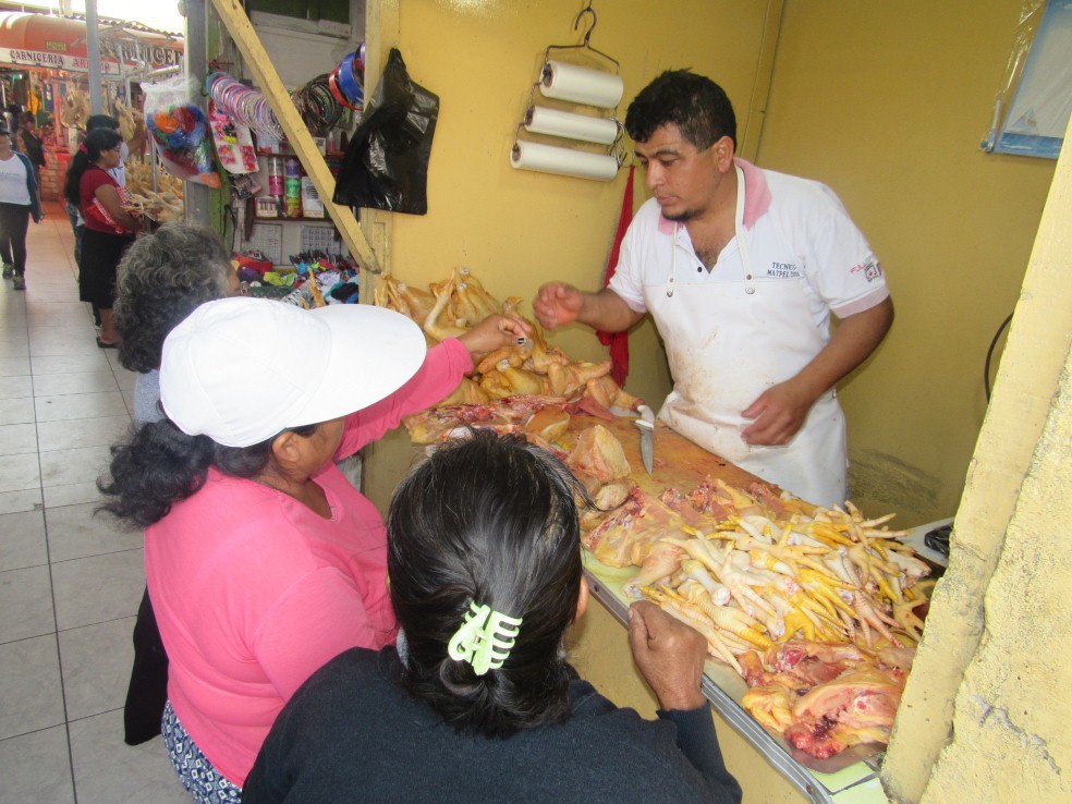 Precio del pollo en diferentes mercados de Chimbote se dispara en 11 soles el kilo
