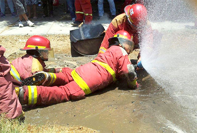 Niños y niñas se graduaron del curso "Bomberitos 2015"