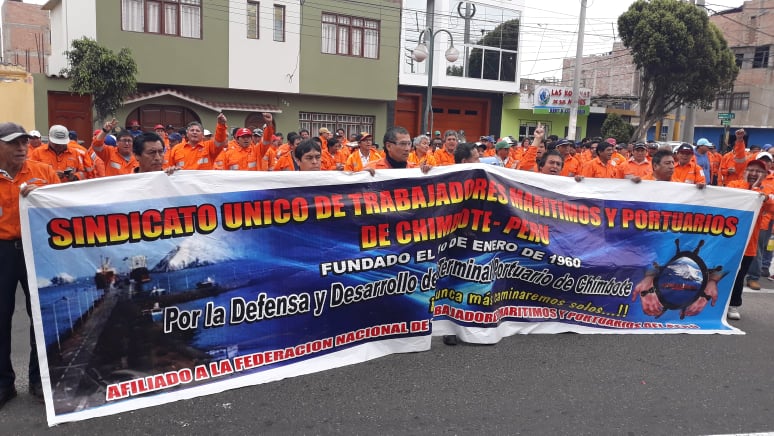 Portuarios de Chimbote protestan por recorte de sus utilidades