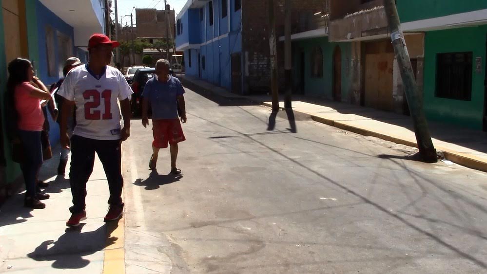 Chimbote: Vecinos de “Bolívar Alto” piden reparar poste que está a punto de colapsar