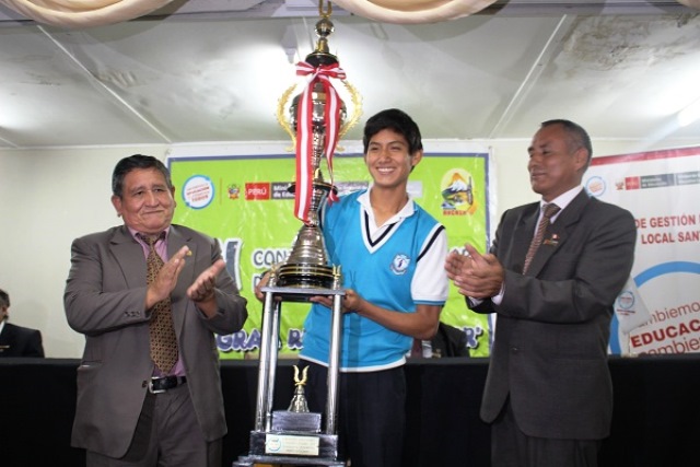 Ganadores de VI concurso "El gran reto es saber" fueron premiados por UGEL Santa