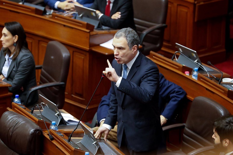 Premier Del Solar pide al Congreso que hoy mismo defina si da o no la confianza