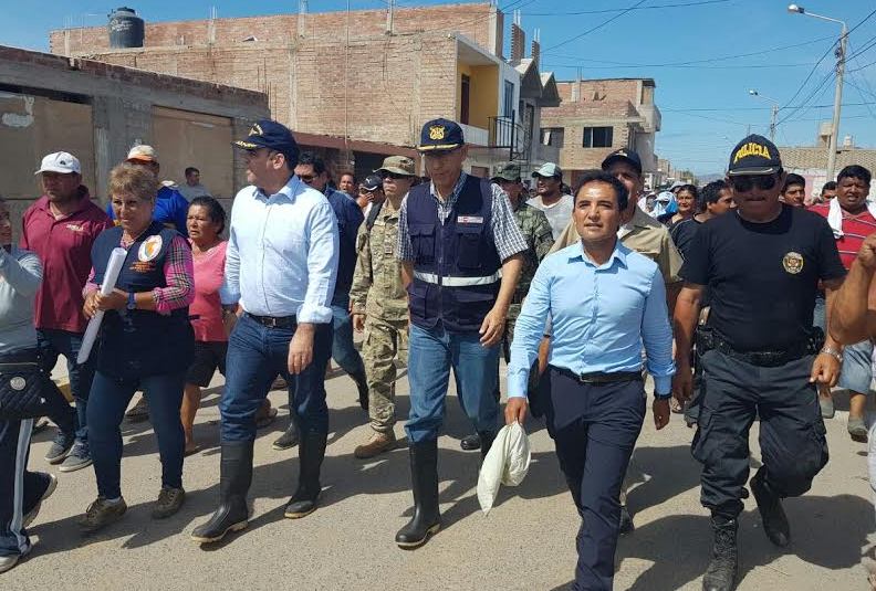 Premier Zavala y ministro de Transportes están en Chimbote para dotar de ayuda a provincias del Santa, Huarmey y Casma