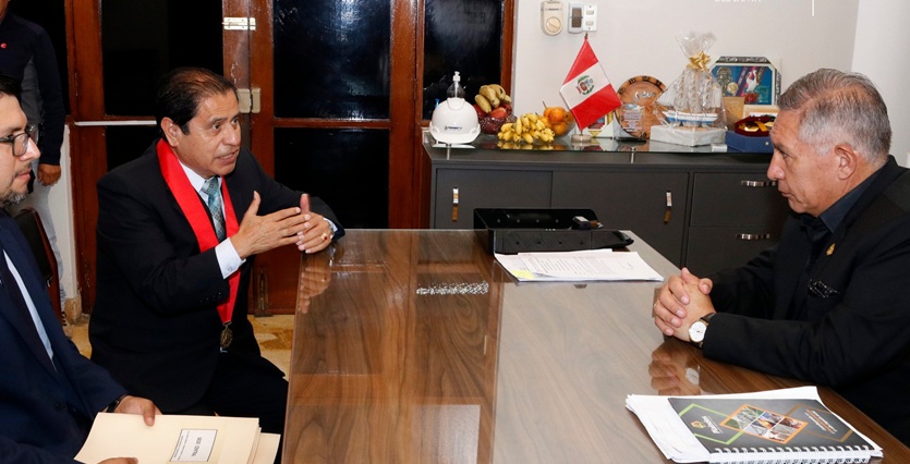 Presidente de la Corte del Santa se reunió con alcalde provincial para coordinar acciones a favor de usuarios de justicia