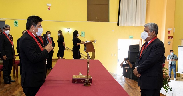 Juez superior Carlos Maya juramentó como presidente de la Corte del Santa