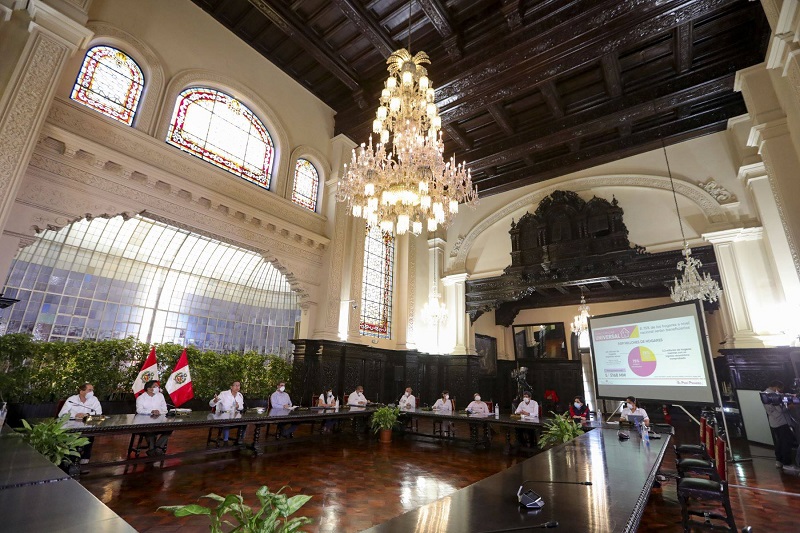 Presidente Vizcarra sostiene reuniones de trabajo con ministros de Estado