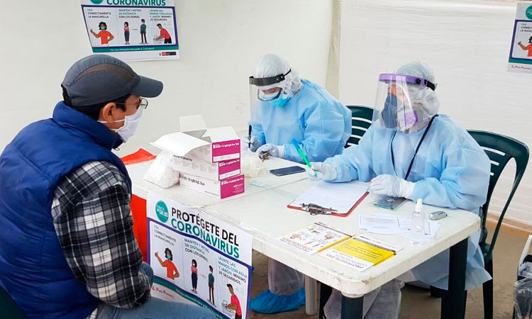 Casos confirmados de covid-19 son un millón 21,058 en el Perú