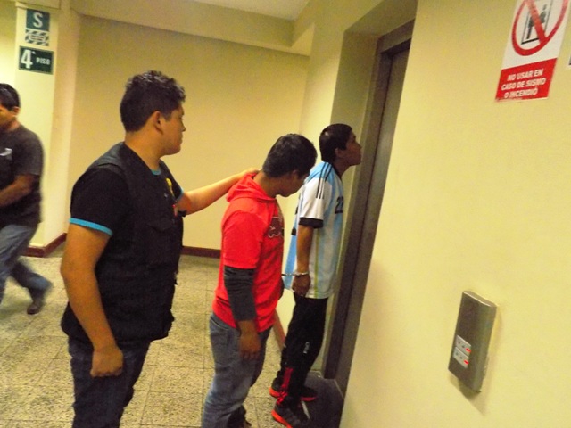 Chimbote: Ordenan 9 meses de prisión contra 2 delincuentes que con cuchillo asaltaron a trabajadora