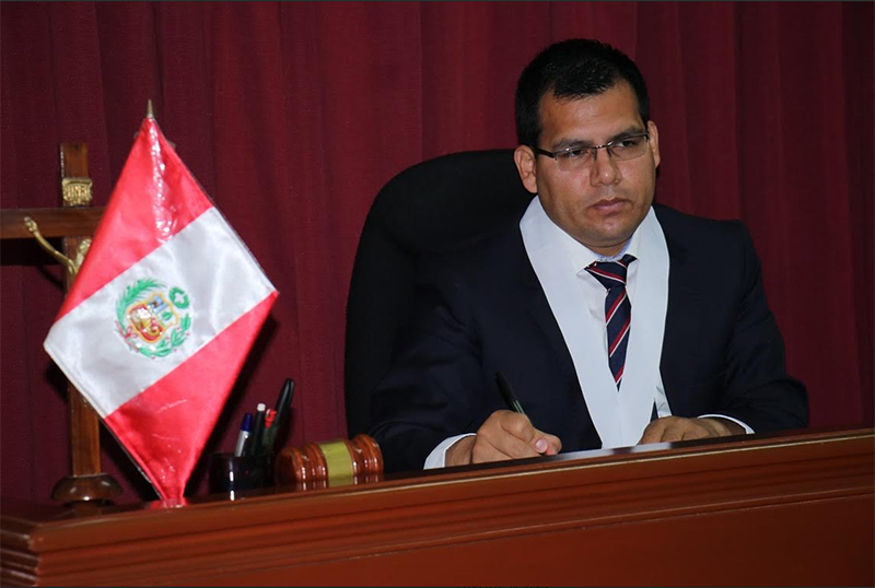 Chimbote: ordenan ubicación y captura de exservidora judicial implicada en tráfico de influencias